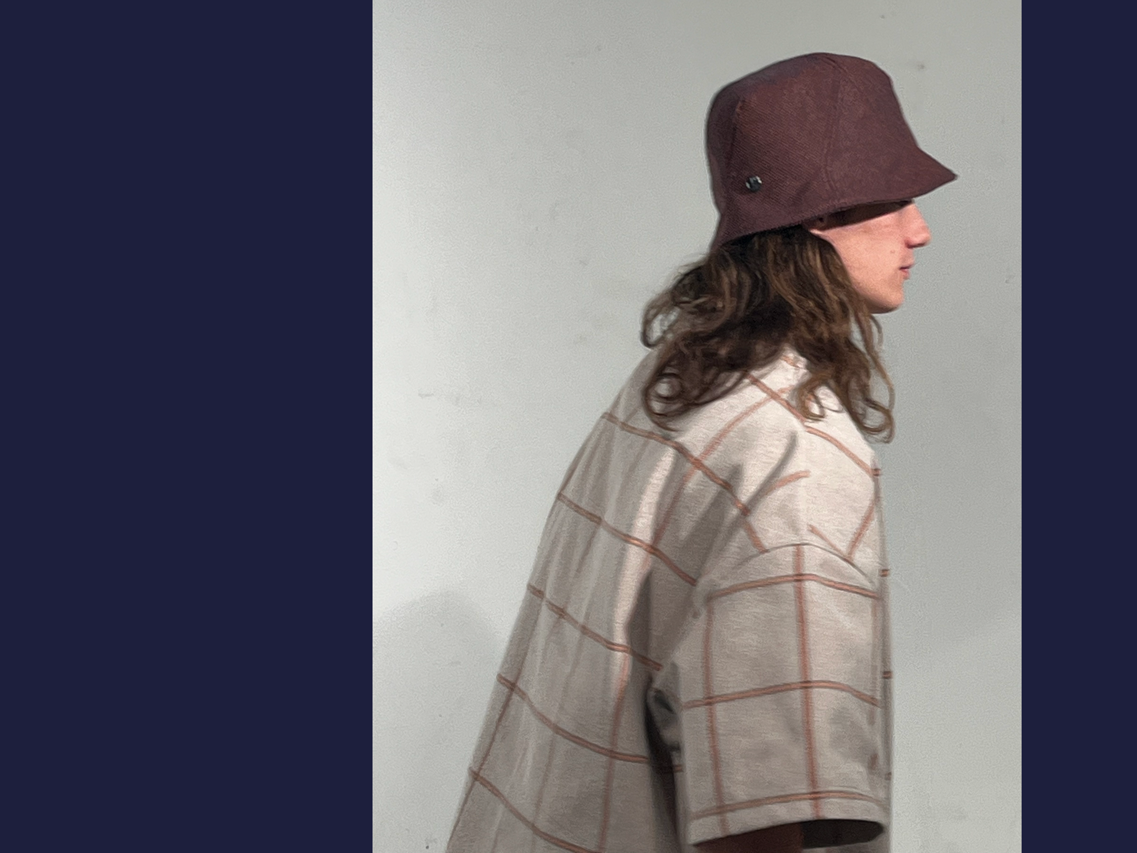 Martin is wearing a Le Panache Paris© bucket hat N°119 made in France with Parcel Loop fabric from Gabriel © 100% recyclable polyester