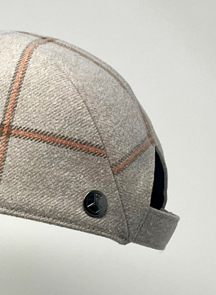 N°121_Cap on hat rack_Le Panache Paris©